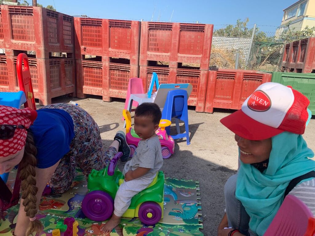 Des diplômes de langue et une aire de jeux pour les enfants : l'été de Sant'Egidio se poursuit auprès des réfugiés de Lesbos